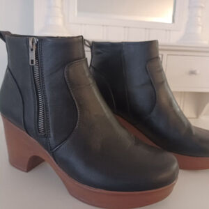 Born Blakelynn Black Blocked Heeled Bootie Size 8.5